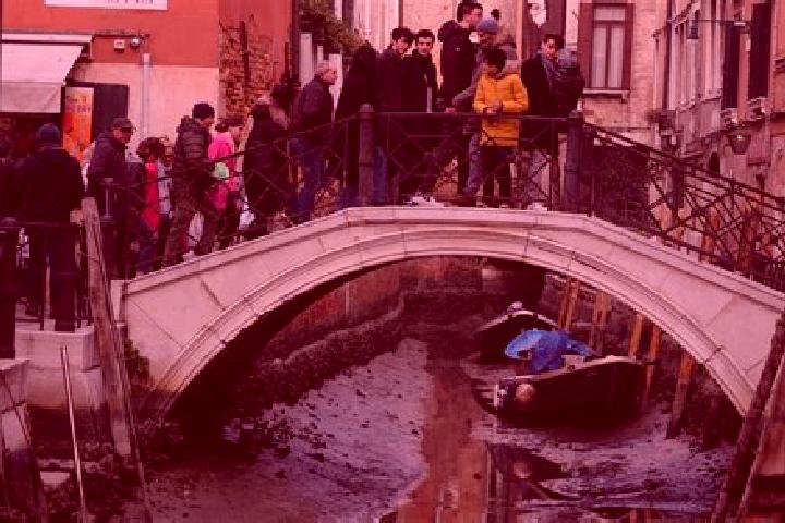 Escorts Candelu, Italy — Local Companions