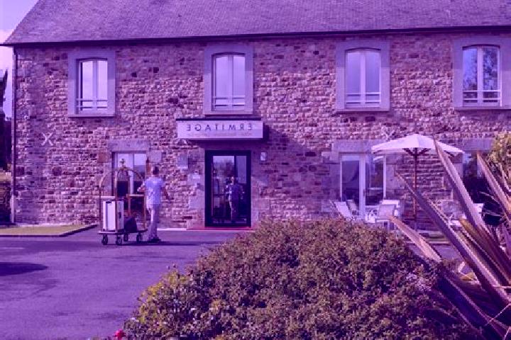 Escorts Canisy, France — Local Companions