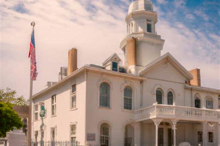 Escorts Cape May Court House, United States — Local Companions