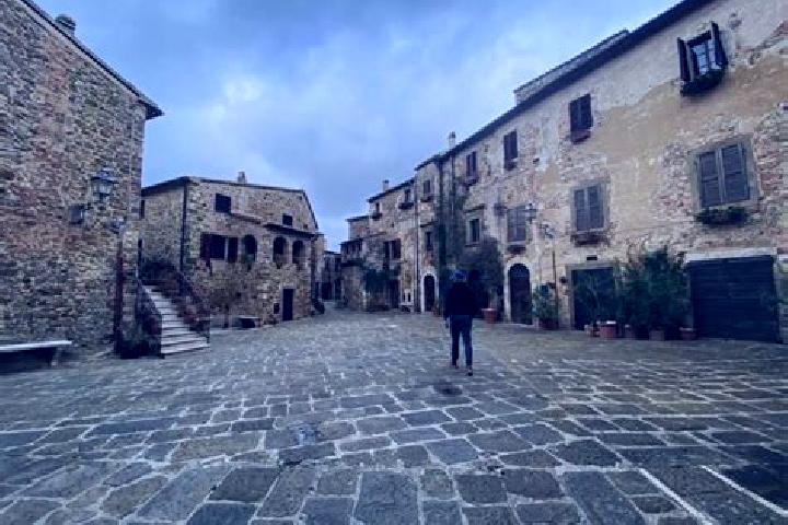 Escorts Capovilla-Castello, Italy — Local Companions