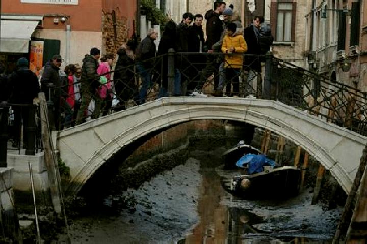 Escorts Capriglia, Italy — Local Companions