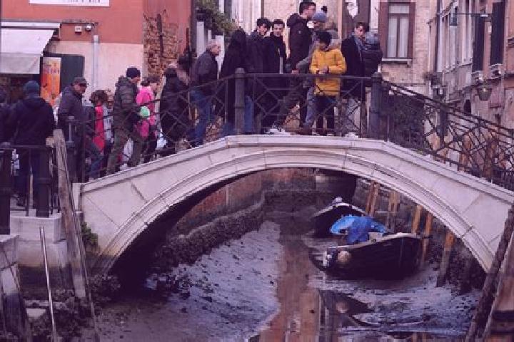 Escorts Caravino, Italy — Local Companions