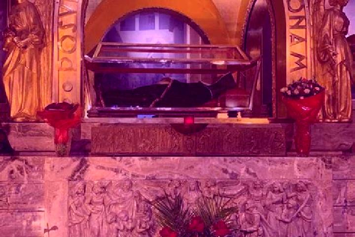 Escorts Cascia, Italy — Local Companions