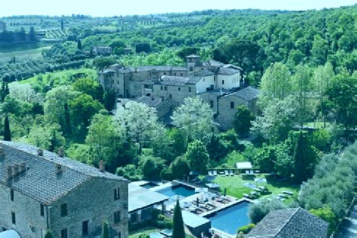 Escorts Castelnuovo Berardenga, Italy — Local Companions