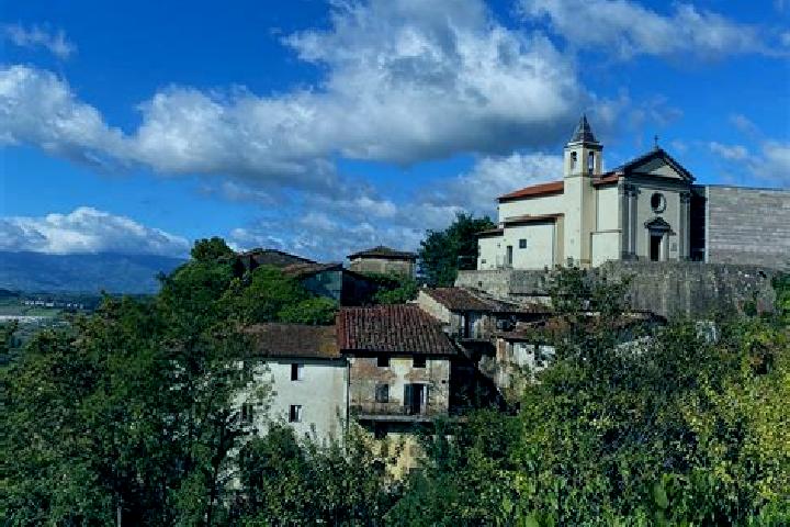 Escorts Castelnuovo dei Sabbioni, Italy — Local Companions