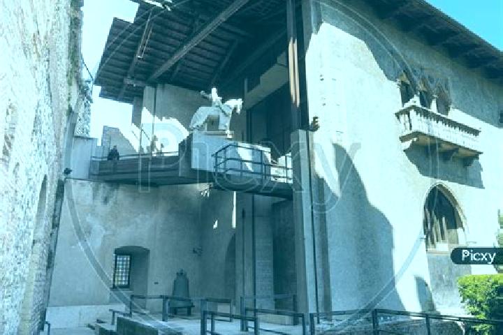 Escorts Castelvecchio, Italy — Local Companions