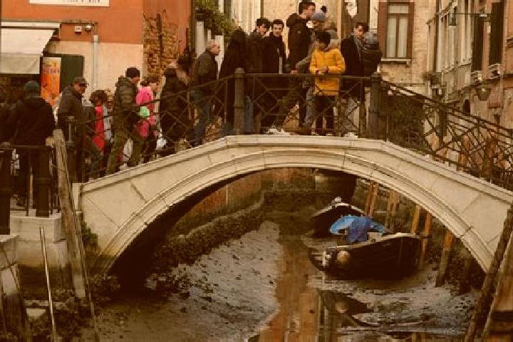Escorts Castro, Italy — Local Companions