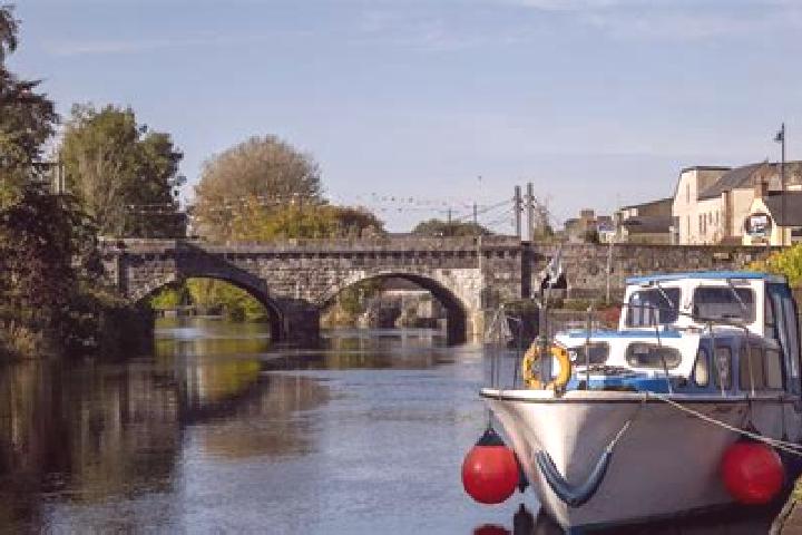 Escorts Cavan, France — Local Companions