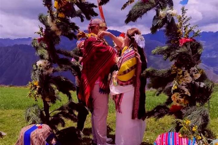 Escorts Cayhuayna, Peru — Local Companions