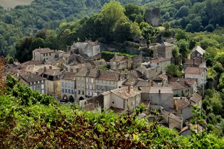 Escorts Caylus, France — Local Companions