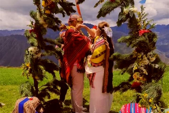 Escorts Ccochaccasa, Peru — Local Companions