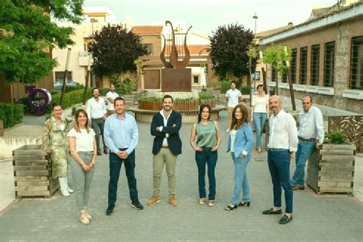 Escorts Cedillo del Condado, Spain — Local Companions