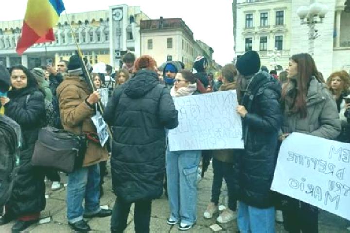 Escorts Cenei, Romania — Local Companions