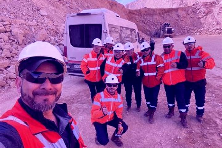 Escorts Cerro Libre, Peru — Local Companions