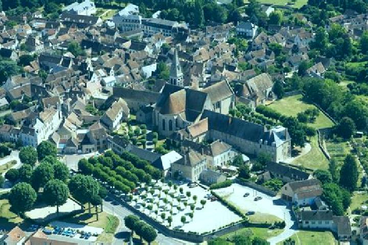 Escorts Chailly-en-Gatinais, France — Local Companions