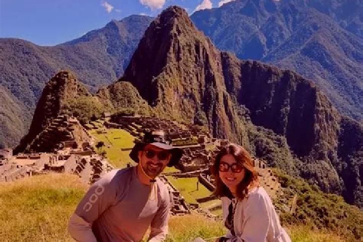 Escorts Charat, Peru — Local Companions