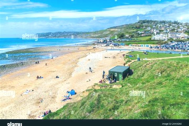 Escorts Charmouth, United Kingdom — Local Companions