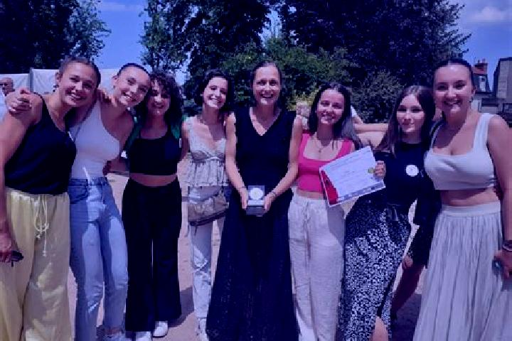 Escorts Chateauneuf-le-Rouge, France — Local Companions