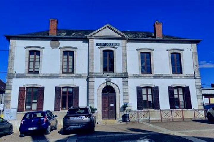 Escorts Chatillon-en-Bazois, France — Local Companions