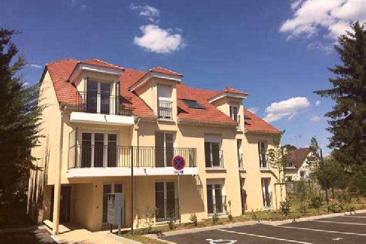 Escorts Chevry-Cossigny, France — Local Companions
