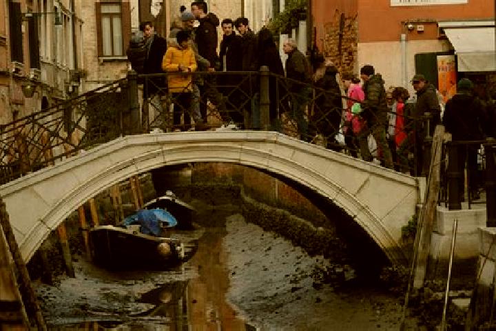 Escorts Chiaiano, Italy — Local Companions