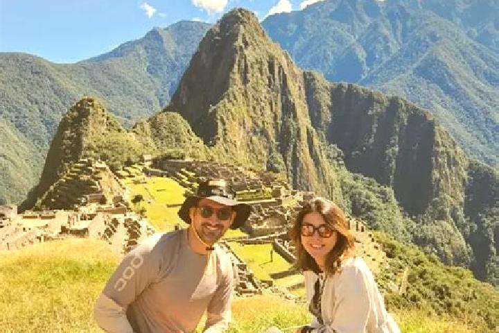 Escorts Chiguirip, Peru — Local Companions