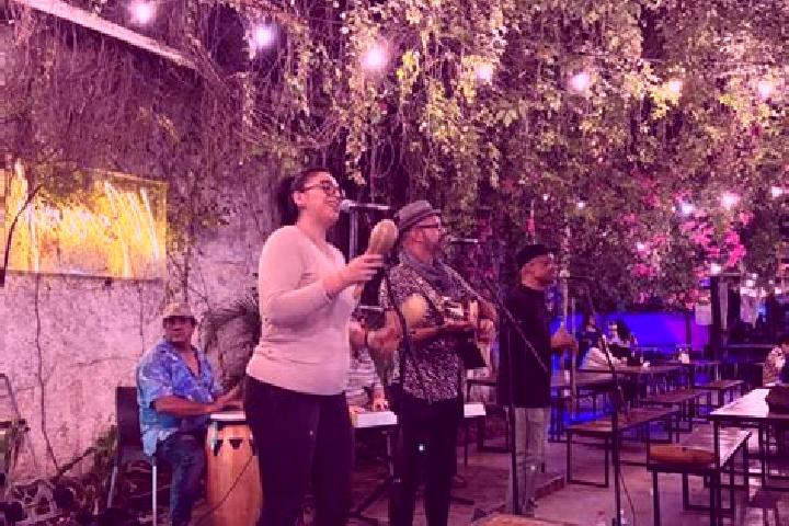 Escorts Cholul, Mexico — Local Companions