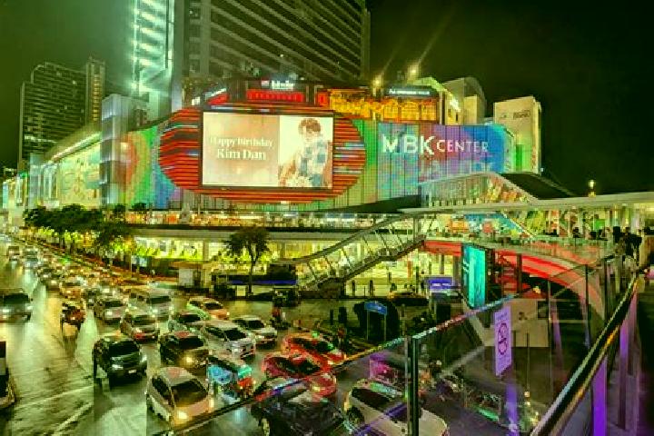 Escorts Chomphon, Thailand — Local Companions