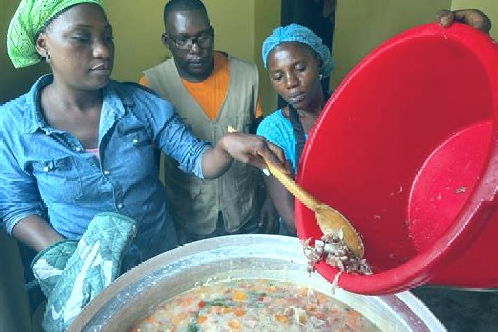 Escorts Chongoroi, Angola — Local Companions