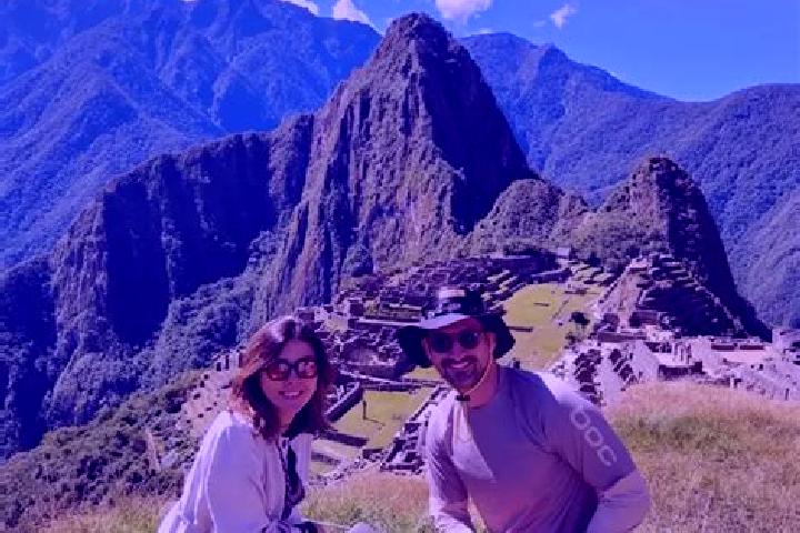 Escorts Chosgon, Peru — Local Companions