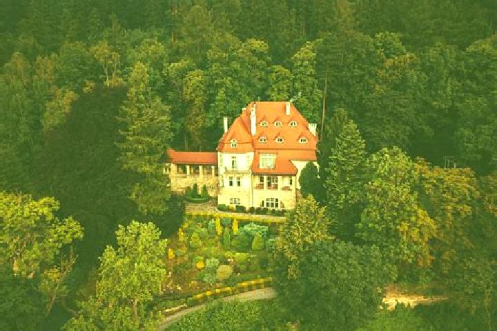 Escorts Cieplice Slaskie Zdroj, Poland — Local Companions