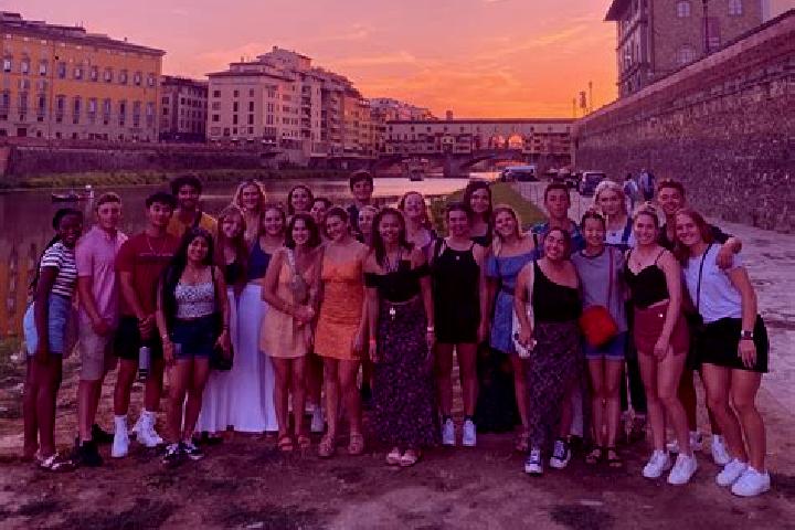 Escorts Cis, Italy — Local Companions