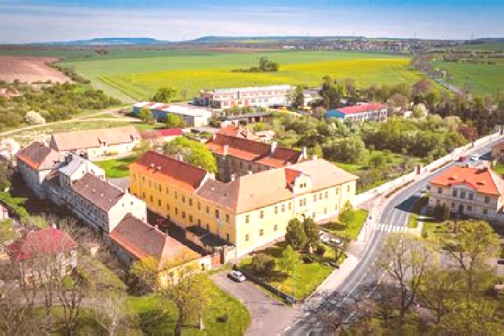 Escorts Citoliby, Czech Republic — Local Companions