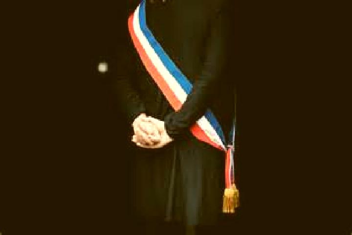 Escorts Clere-les-Pins, France — Local Companions