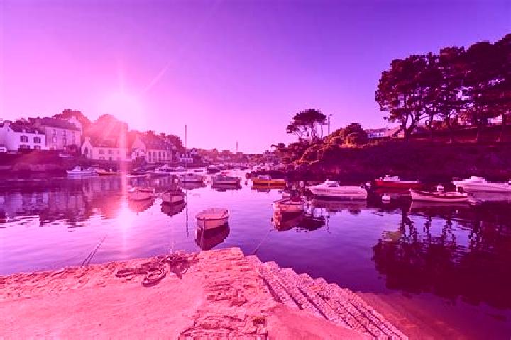 Escorts Clohars-Fouesnant, France — Local Companions