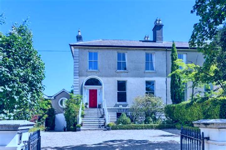 Escorts Clonskeagh, Ireland — Local Companions