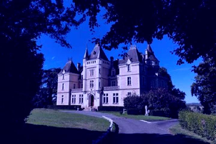 Escorts Cluis, France — Local Companions