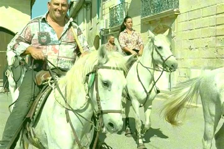 Escorts Codognan, France — Local Companions