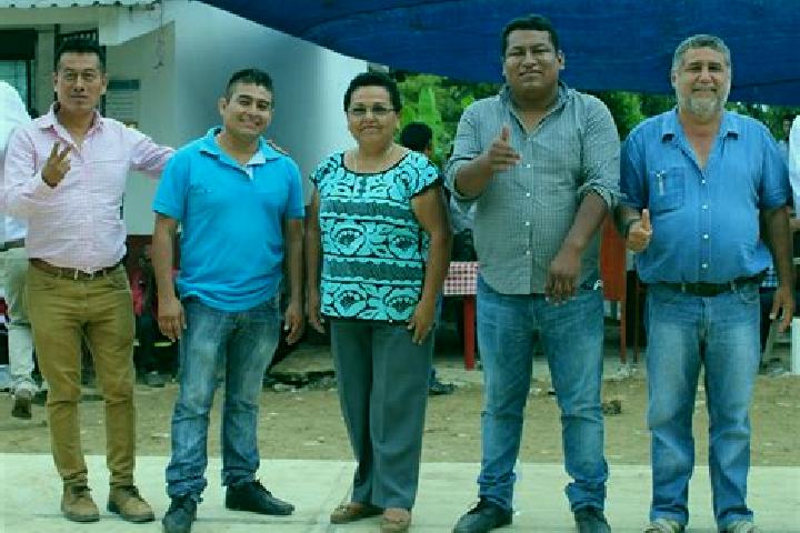 Escorts Comaltepec, Mexico — Local Companions