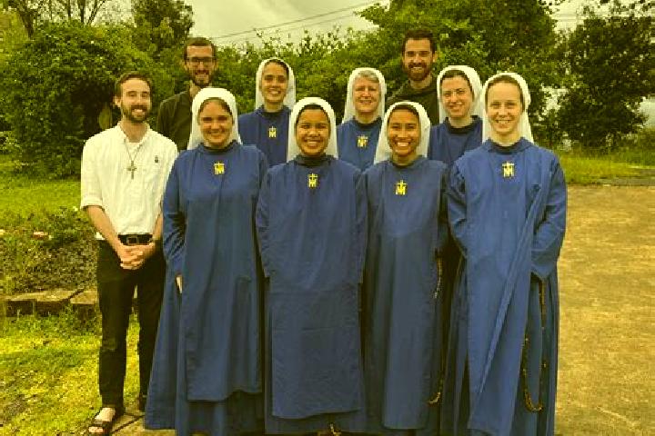 Escorts Combon, France — Local Companions