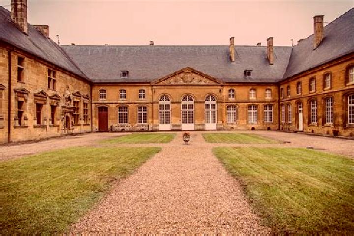 Escorts Cons-la-Grandville, France — Local Companions