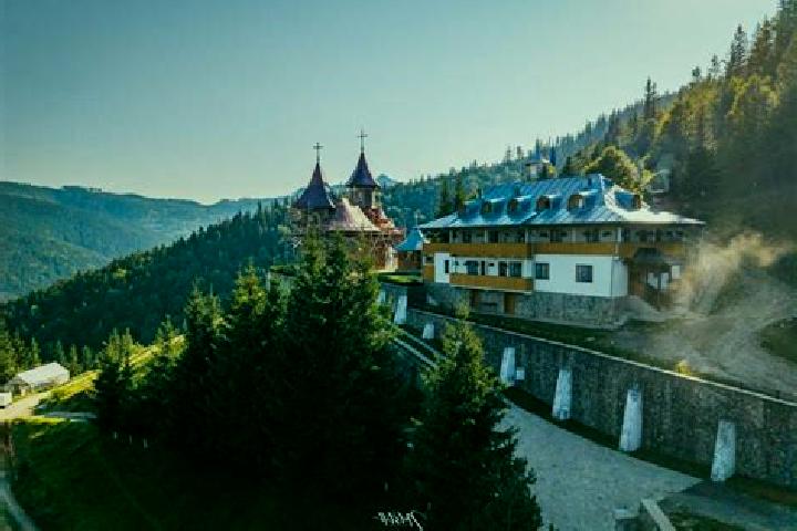 Escorts Corlateni, Romania — Local Companions