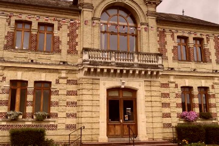 Escorts Cormeilles, France — Local Companions