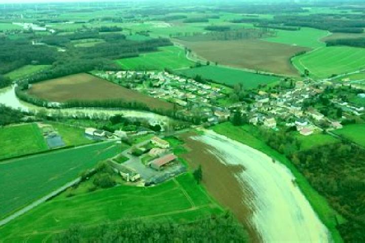 Escorts Couhe, France — Local Companions