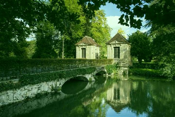 Escorts Coulommiers, France — Local Companions
