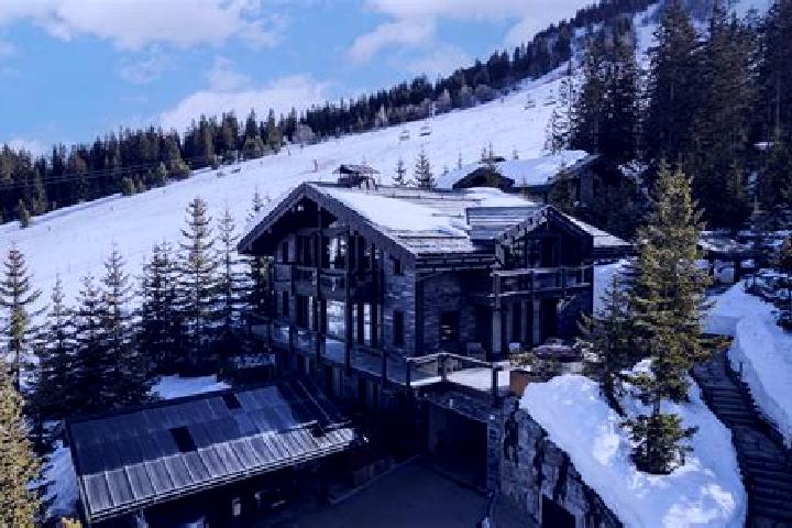 Escorts Courchevel, France — Local Companions