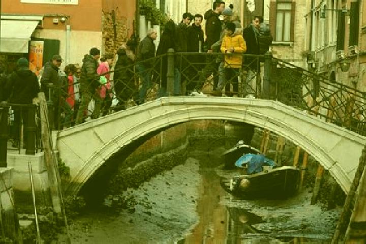 Escorts Cras, Italy — Local Companions