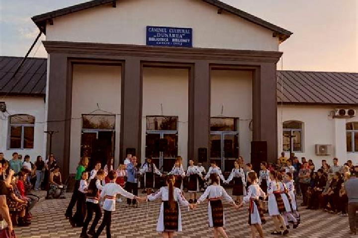 Escorts Crevedia Mare, Romania — Local Companions