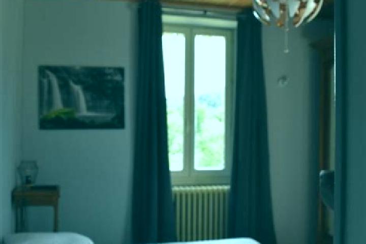 Escorts Crotenay, France — Local Companions