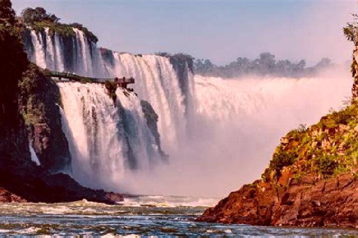 Escorts Cruzeiro do Iguacu, Brazil — Local Companions